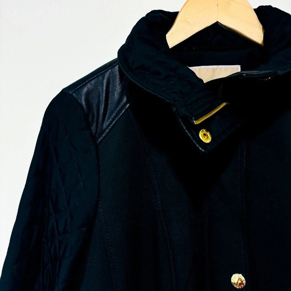 MICHAEL KORS Black coat with quilted sleeves and fleece interior - Picture 3 of 11
